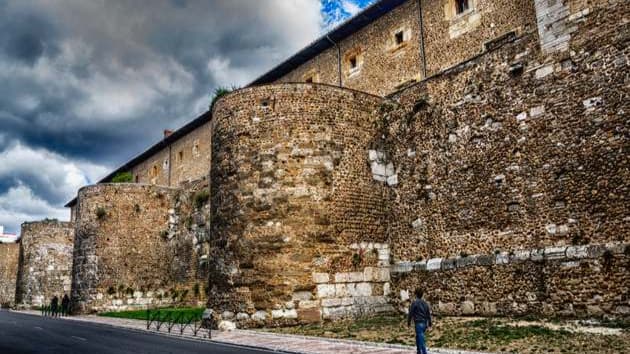 Walls of León